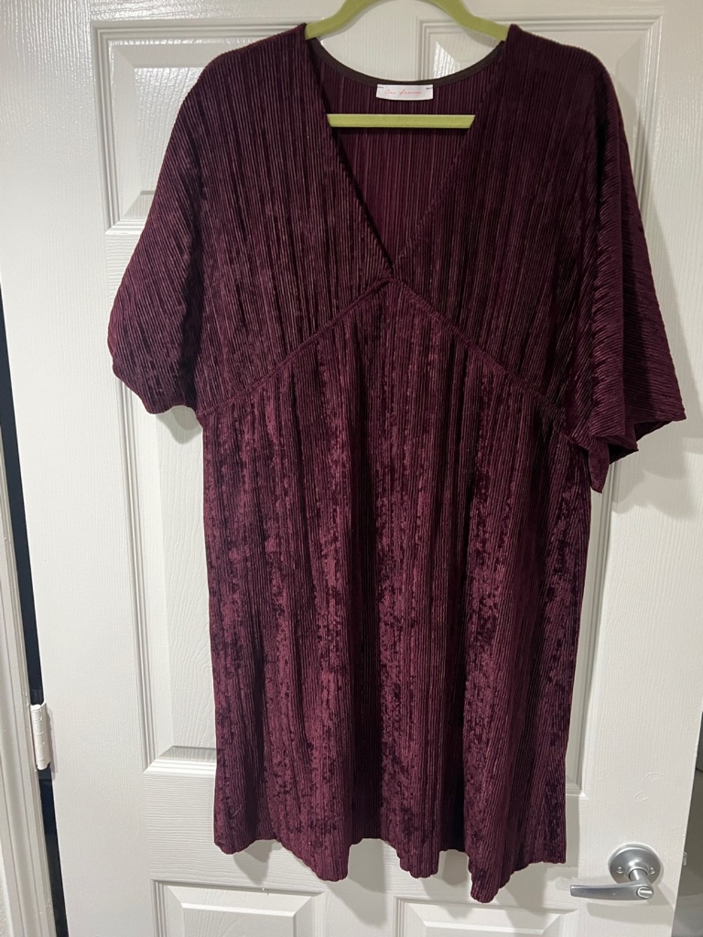 Crushed Velvet Ribbed V-Neck Dress in Deep Wine